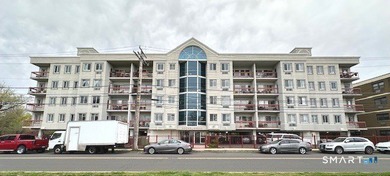 Beach Condo For Sale in Bridgeport, Connecticut