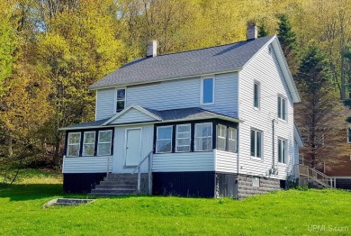 Beach Home For Sale in Munising, Michigan