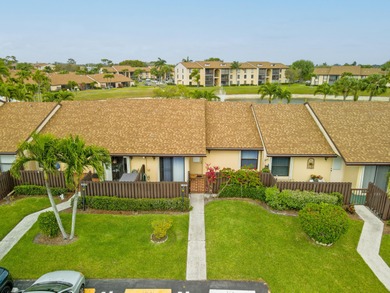 Beach Townhome/Townhouse For Sale in Greenacres, Florida