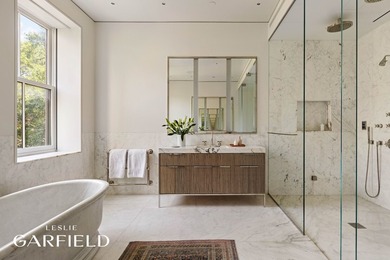 Beach Home For Sale in New York, New York