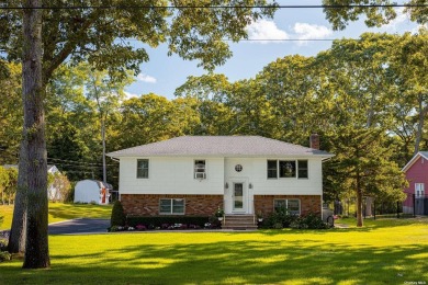 Beach Home For Sale in Jamesport, New York