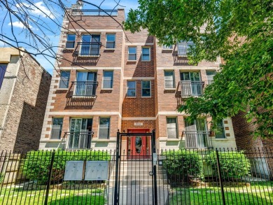 Beach Townhome/Townhouse For Sale in Chicago, Illinois