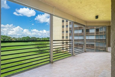 Beach Condo For Sale in Lauderhill, Florida