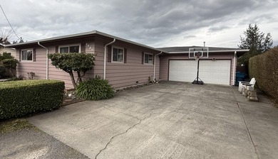 Beach Home Sale Pending in Eureka, California