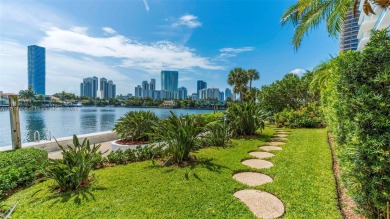 Beach Townhome/Townhouse For Sale in Aventura, Florida