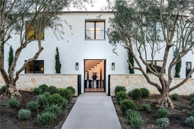 Beach Home For Sale in Palos Verdes Estates, California