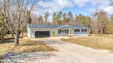 Beach Home Sale Pending in Gladstone, Michigan