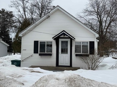 Beach Home For Sale in Marquette, Michigan