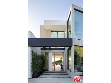 Beach Home For Sale in Pacific Palisades, California