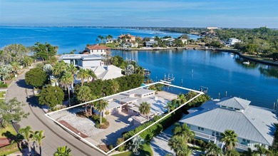 Beach Home For Sale in Sarasota, Florida