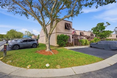 Beach Townhome/Townhouse For Sale in Pembroke Pines, Florida
