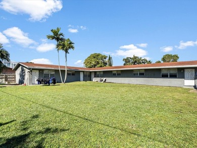 Beach Townhome/Townhouse Sale Pending in Dania, Florida