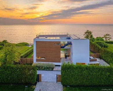 Beach Home For Sale in Cutchogue, New York