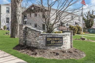 Beach Home For Sale in Glen Cove, New York