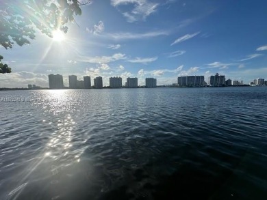 Beach Condo For Sale in Sunny Isles Beach, Florida