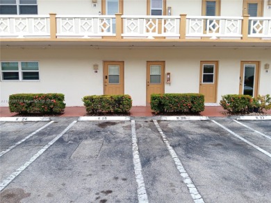 Beach Condo For Sale in Lauderdale Lakes, Florida