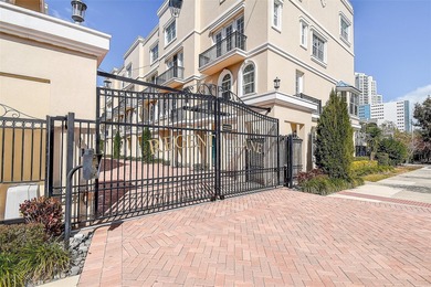 Beach Townhome/Townhouse Sale Pending in St. Petersburg, Florida