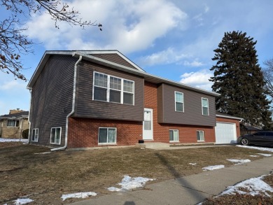 Beach Home For Sale in Winthrop Harbor, Illinois