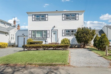 Beach Home For Sale in Lindenhurst, New York