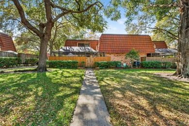 Beach Townhome/Townhouse Sale Pending in Palm Harbor, Florida