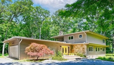 Beach Home Sale Pending in Lloyd Harbor, New York