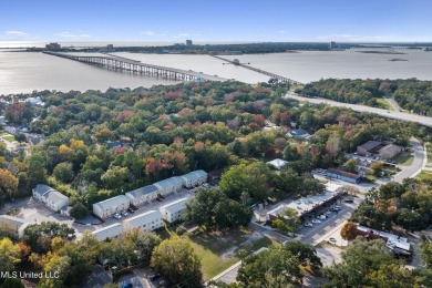 Beach Condo For Sale in Ocean Springs, Mississippi