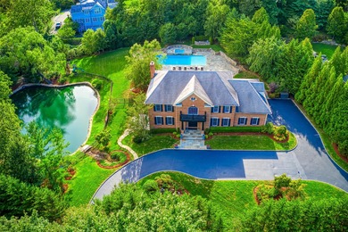 Beach Home For Sale in Great Neck, New York