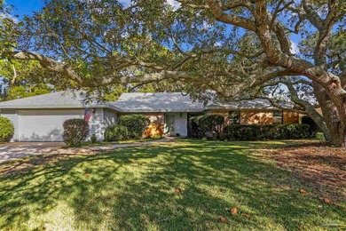 Beach Home For Sale in Gulf Breeze, Florida