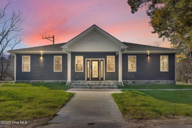 Beach Home For Sale in Bayboro, North Carolina