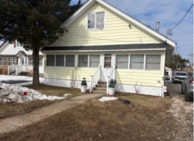 Beach Home For Sale in Riverhead, New York
