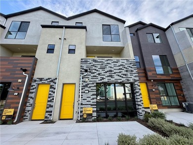 Beach Townhome/Townhouse For Sale in Long Beach, California