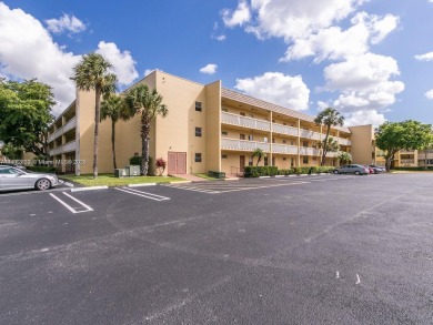 Beach Condo For Sale in Tamarac, Florida