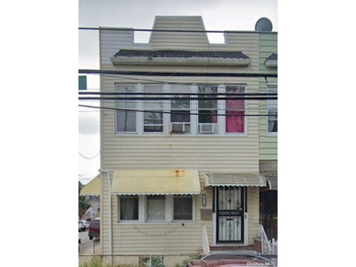 Beach Townhome/Townhouse Sale Pending in East Elmhurst, New York
