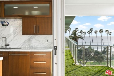 Beach Condo For Sale in Santa Monica, California