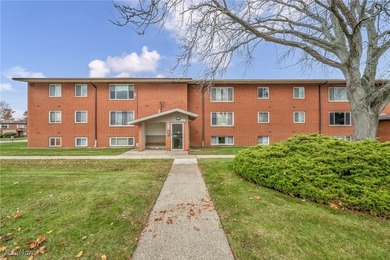 Beach Condo For Sale in Rocky River, Ohio