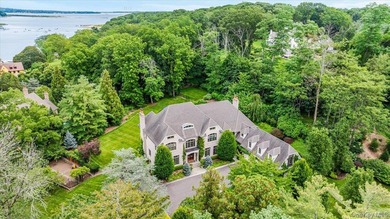 Beach Home For Sale in Lloyd Harbor, New York