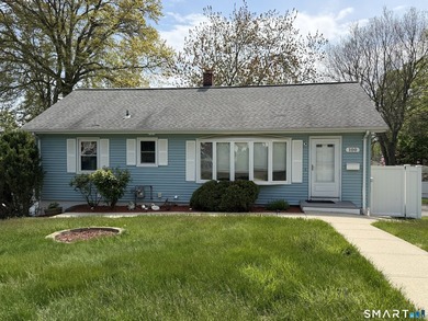 Beach Home Sale Pending in West Haven, Connecticut