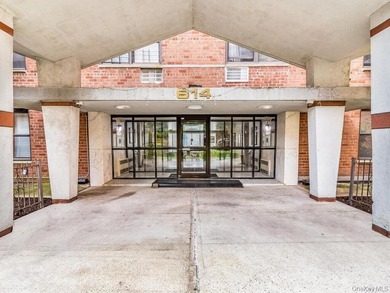 Beach Home For Sale in Bronx, New York