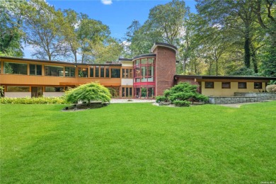 Beach Home For Sale in Matinecock, New York