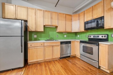 Beach Condo For Sale in Bridgeport, Connecticut