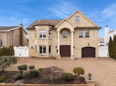 Beach Home For Sale in Wantagh, New York