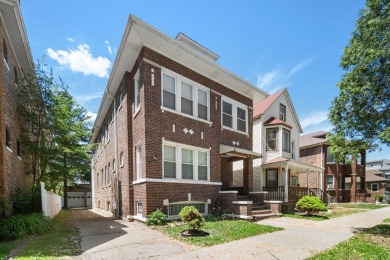 Beach Home Active Under Contract in Chicago, Illinois