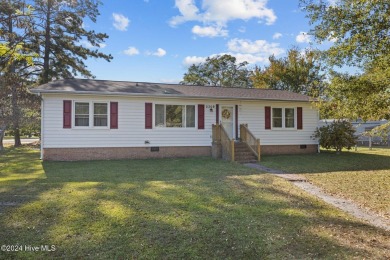 Beach Home For Sale in Newport, North Carolina