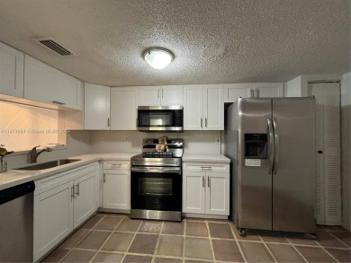 Beach Townhome/Townhouse For Sale in Oakland Park, Florida