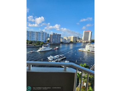 Beach Condo For Sale in Hallandale Beach, Florida