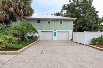 Beach Home For Sale in Palm Harbor, Florida