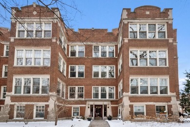 Beach Condo For Sale in Evanston, Illinois