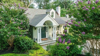 Beach Home For Sale in Oyster Bay Cove, New York