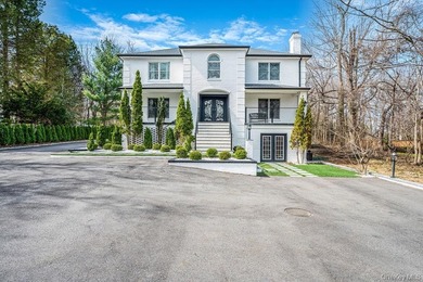 Beach Home For Sale in Northport, New York