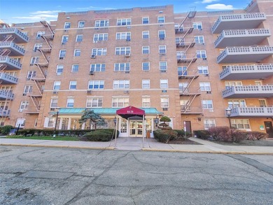 Beach Condo For Sale in Lindenwood, New York